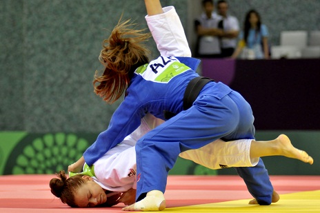 Two Azerbaijani judokas advance to 1/8 finals at Baku 2015 